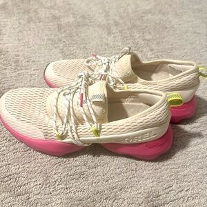 Sorel Women's Sz 10 off-white and Pink Sneakers
